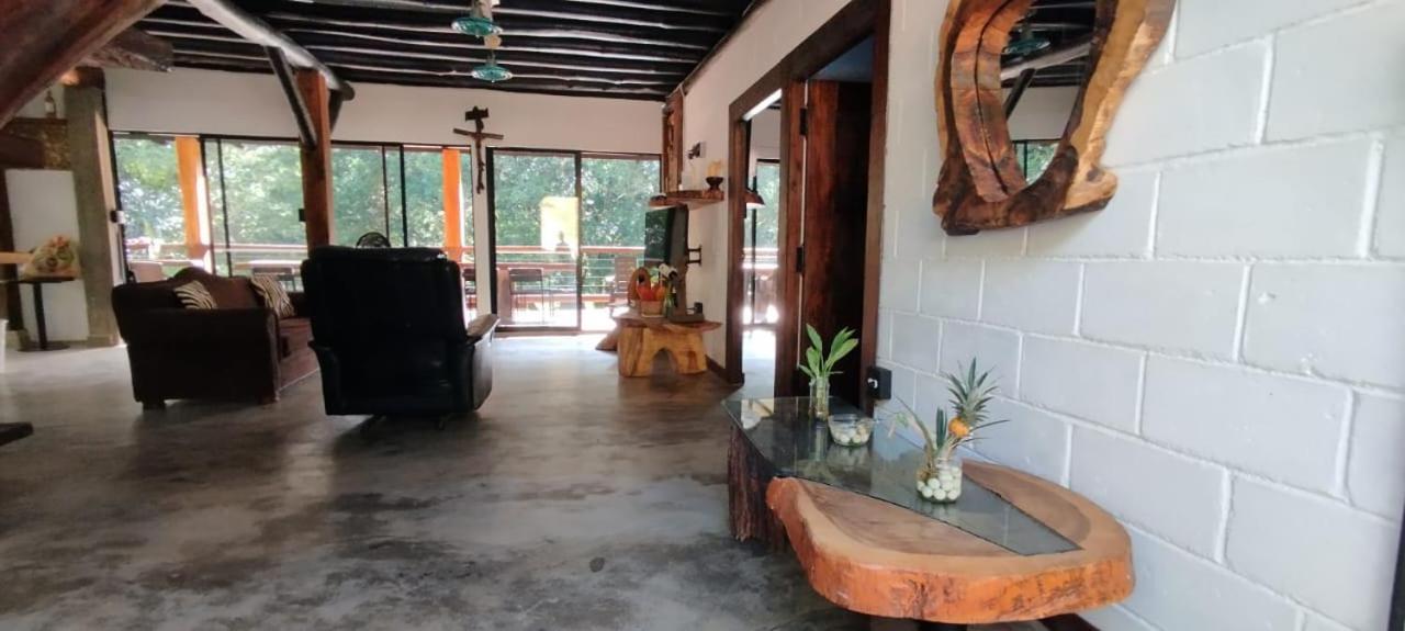 Habitación en casa particular Isla Escondida Maceo Y Restaurante Yolombo